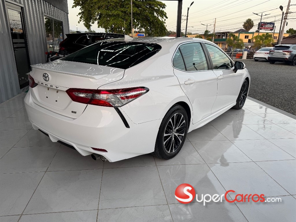 2020 Toyota Camry SE — foto 5 / 12