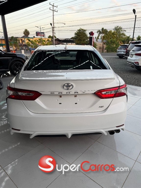 2020 Toyota Camry SE — foto 7 / 12