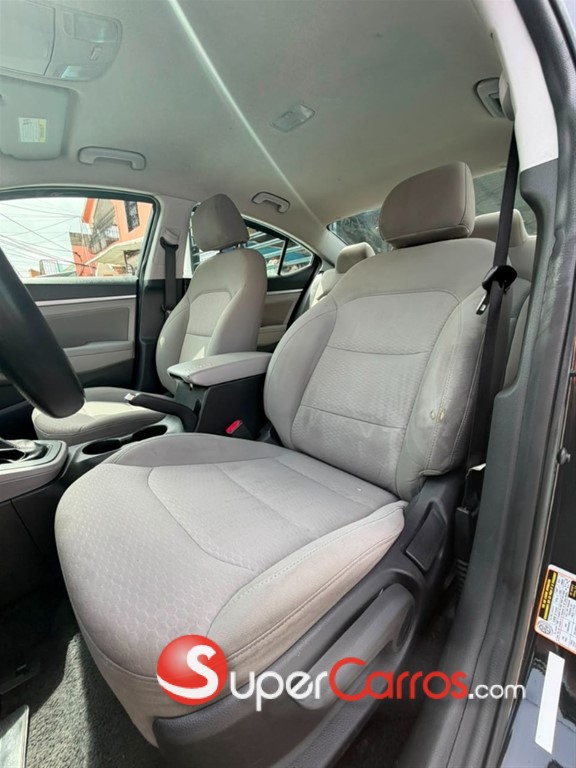 2020 Hyundai Elantra SE — foto 5 / 12
