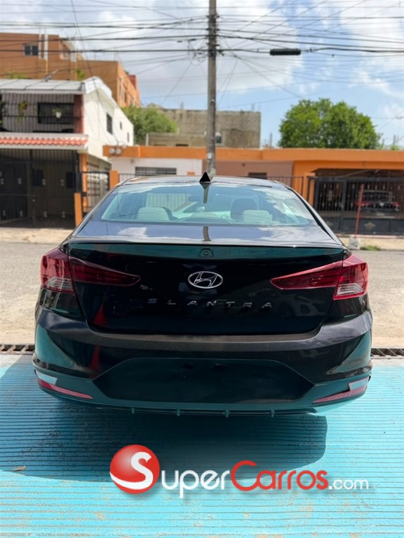 2020 Hyundai Elantra SE — foto 8 / 12