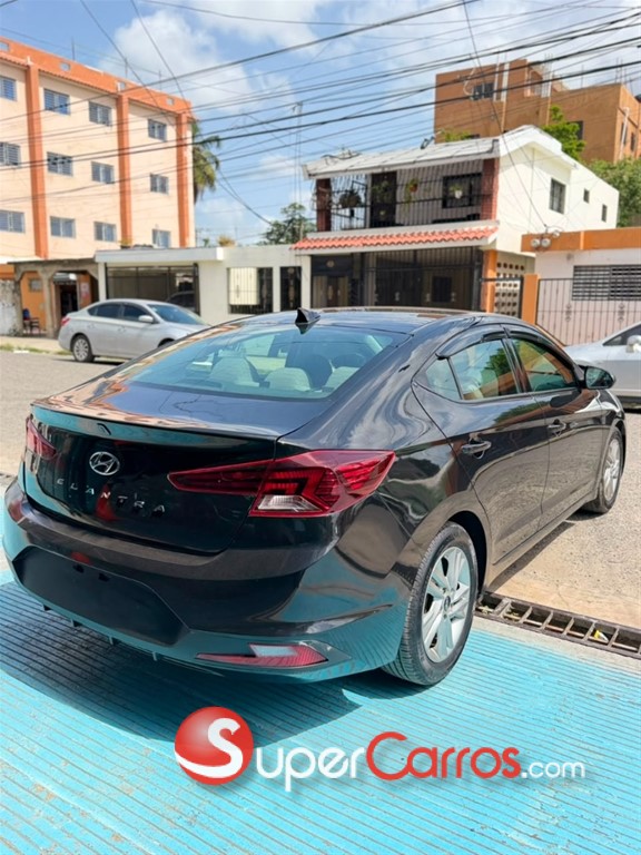 2020 Hyundai Elantra SE — foto 9 / 12