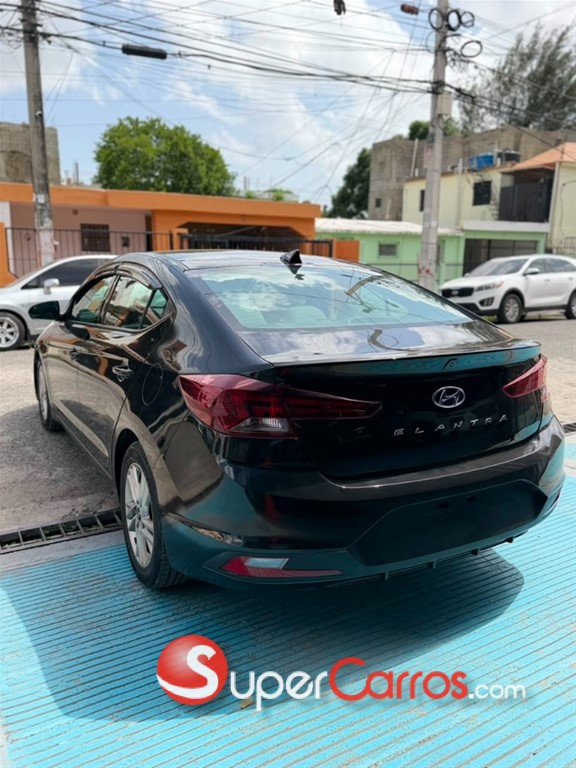 2020 Hyundai Elantra SE — foto 10 / 12