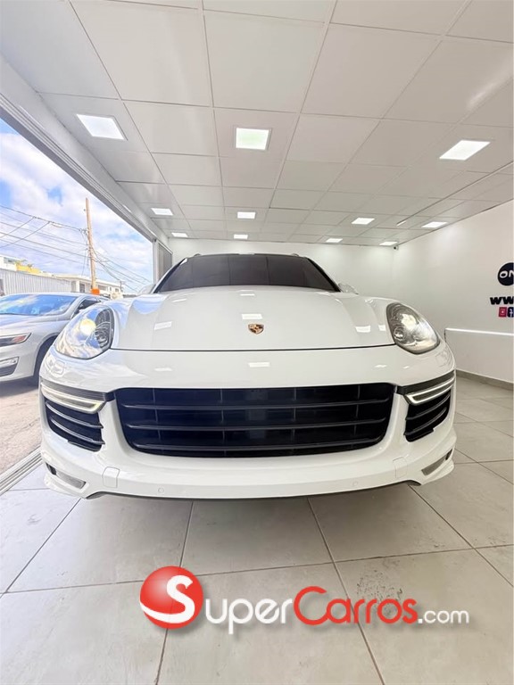 2016 Porsche Cayenne GTS — foto 8 / 9