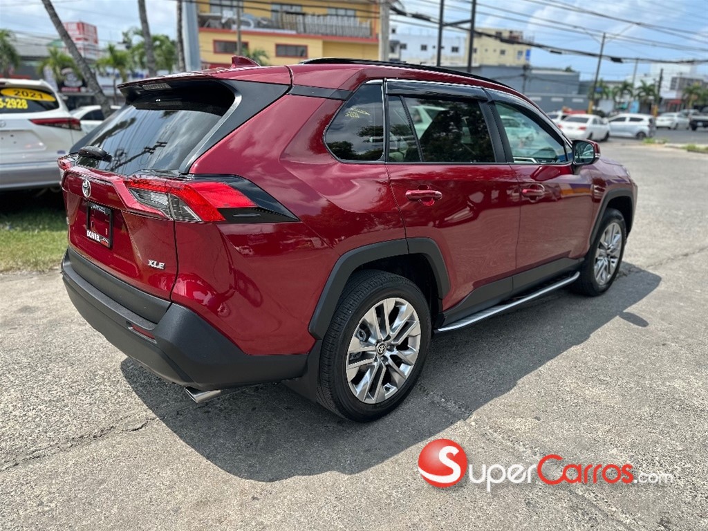 2023 Toyota RAV4 XLE Premium — foto 8 / 12