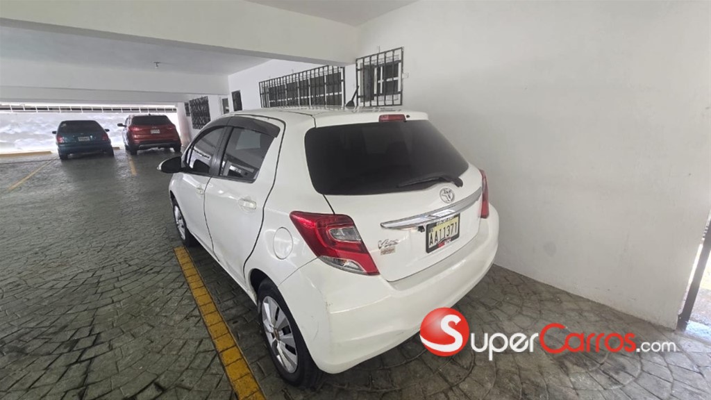 2017 Toyota VITZ — foto 3 / 9
