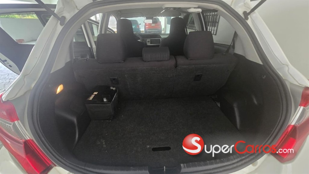 2017 Toyota VITZ — foto 5 / 9