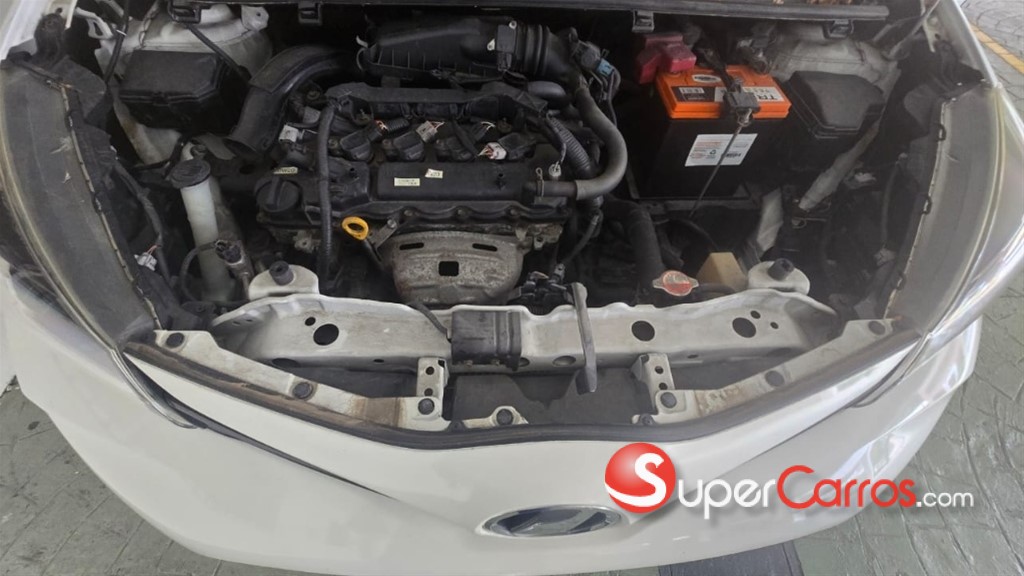 2017 Toyota VITZ — foto 7 / 9