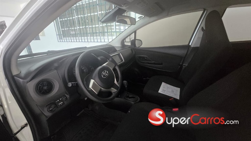 2017 Toyota VITZ — foto 8 / 9
