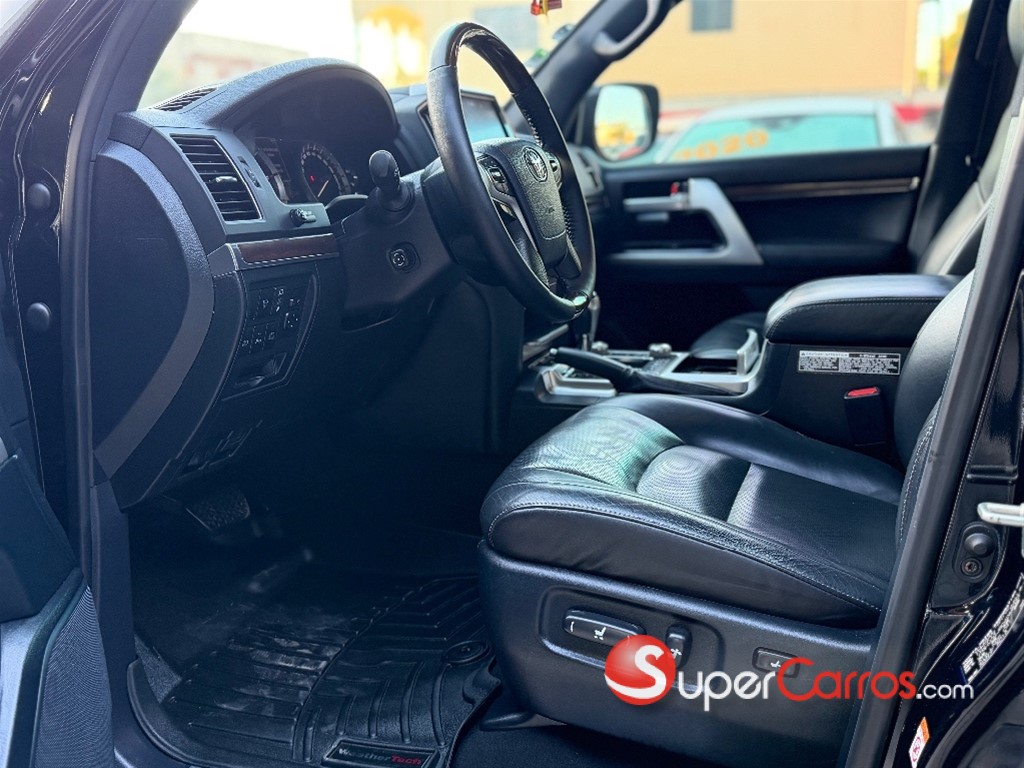 2019 Toyota Land Cruiser VXR — foto 8 / 12