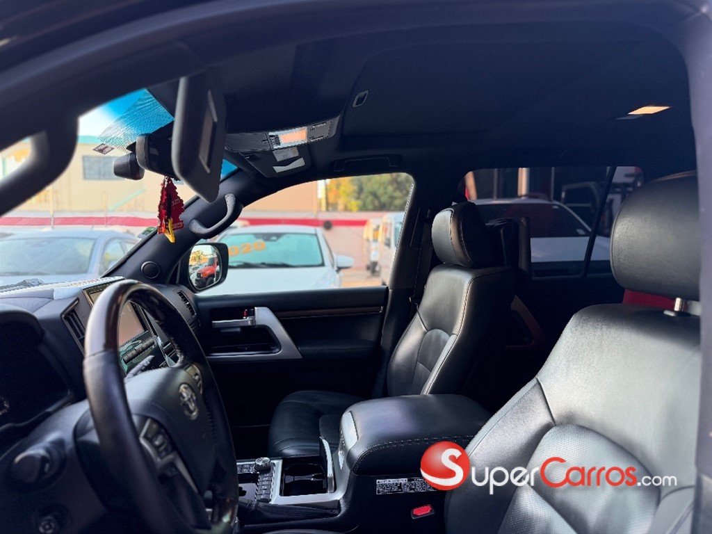 2019 Toyota Land Cruiser VXR — foto 10 / 12