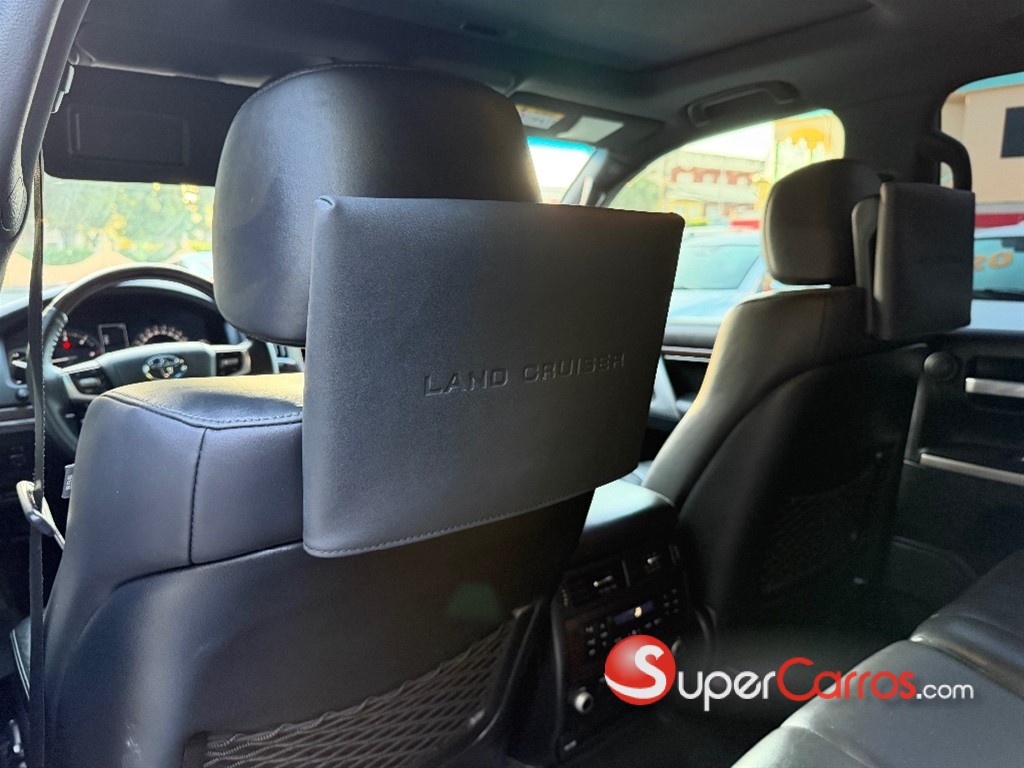 2019 Toyota Land Cruiser VXR — foto 11 / 12