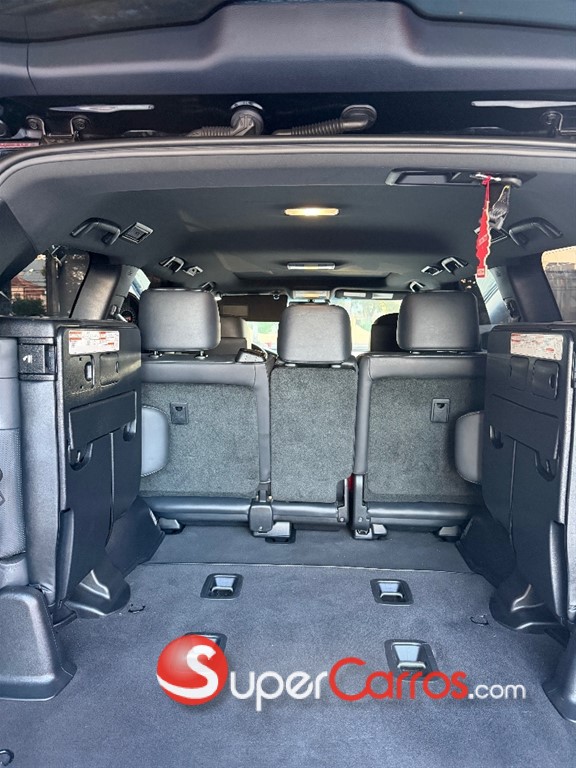 2019 Toyota Land Cruiser VXR — foto 12 / 12