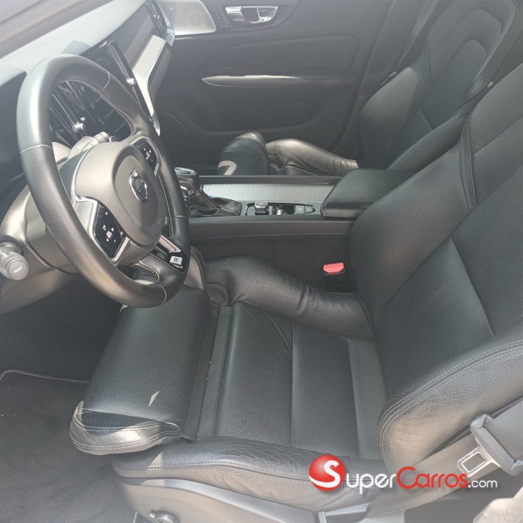 2020 Volvo S60 T6 R Design — foto 4 / 8