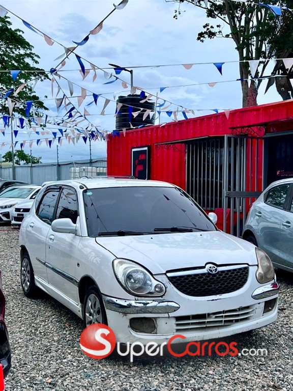 2003 Toyota Duet — foto 2 / 10
