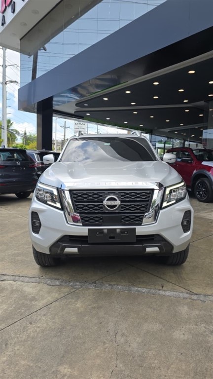 2025 Nissan Frontier LE — foto 2 / 12