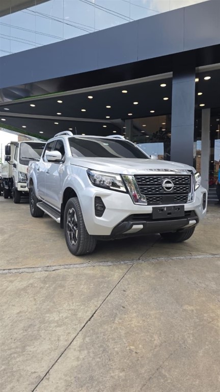 2025 Nissan Frontier LE — foto 3 / 12