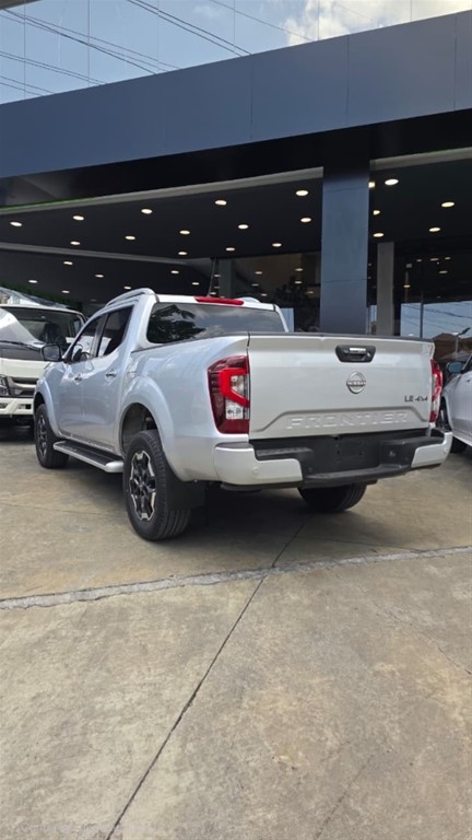 2025 Nissan Frontier LE — foto 6 / 12