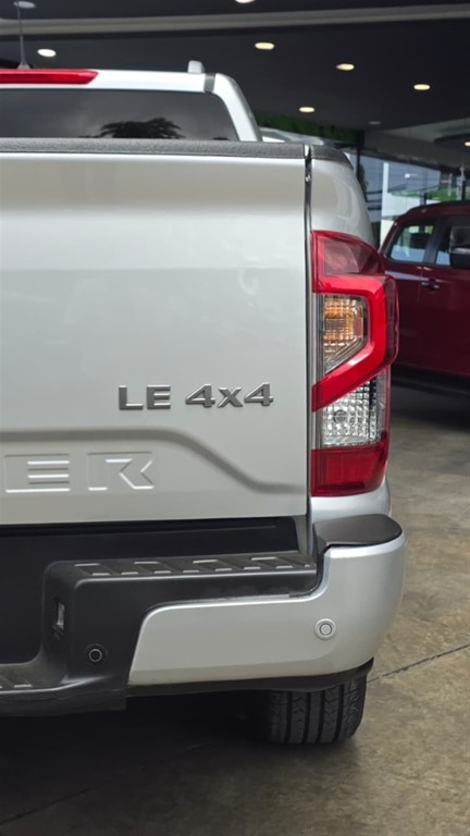 2025 Nissan Frontier LE — foto 8 / 12