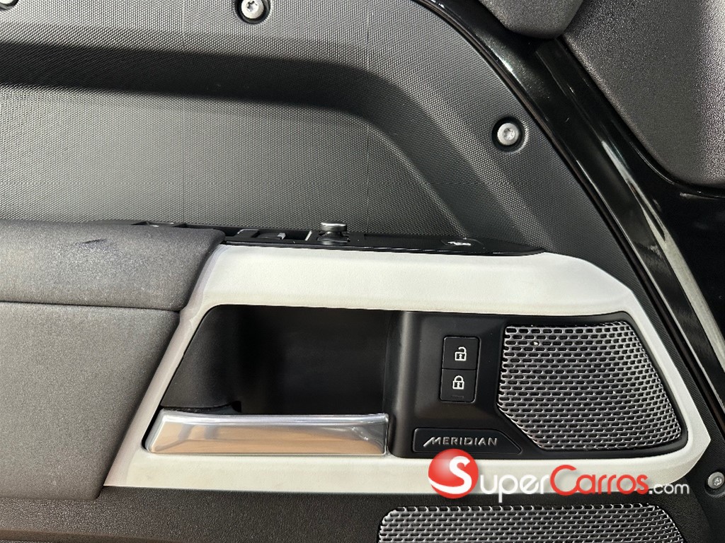 2021 Land Rover Defender 110 — foto 10 / 11