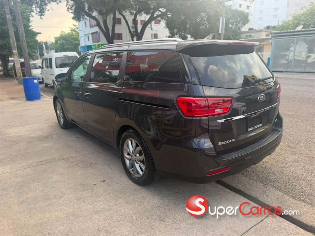2020 Kia Sedona EX — foto 6 / 11