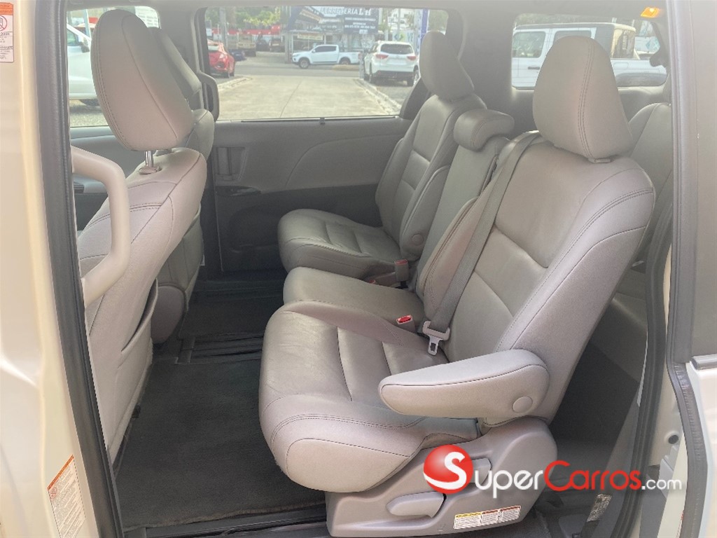 2020 Toyota Sienna XLE Premium — foto 6 / 12