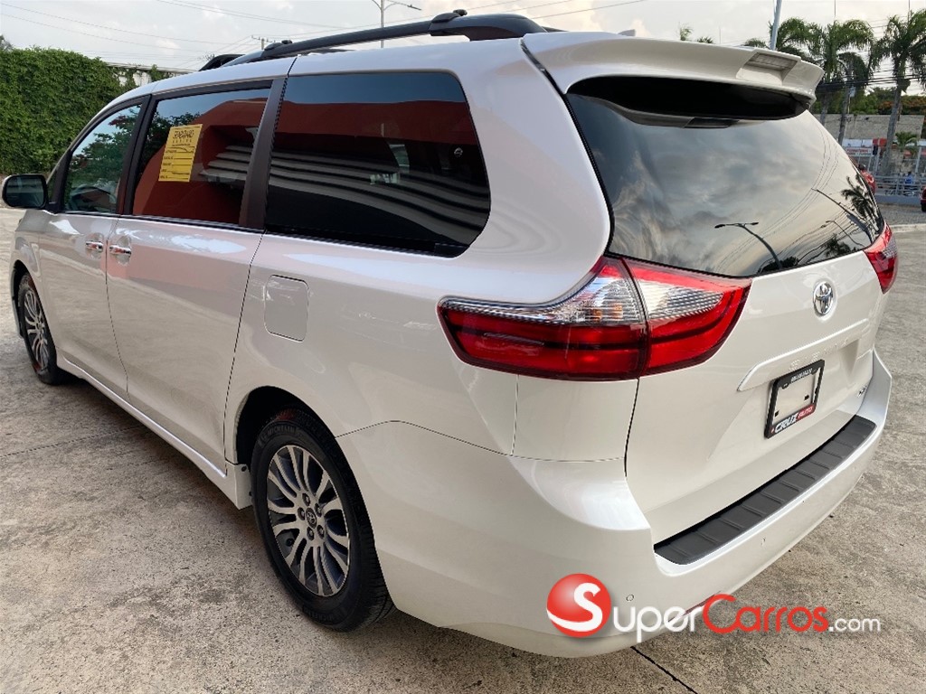 2020 Toyota Sienna XLE Premium — foto 8 / 12