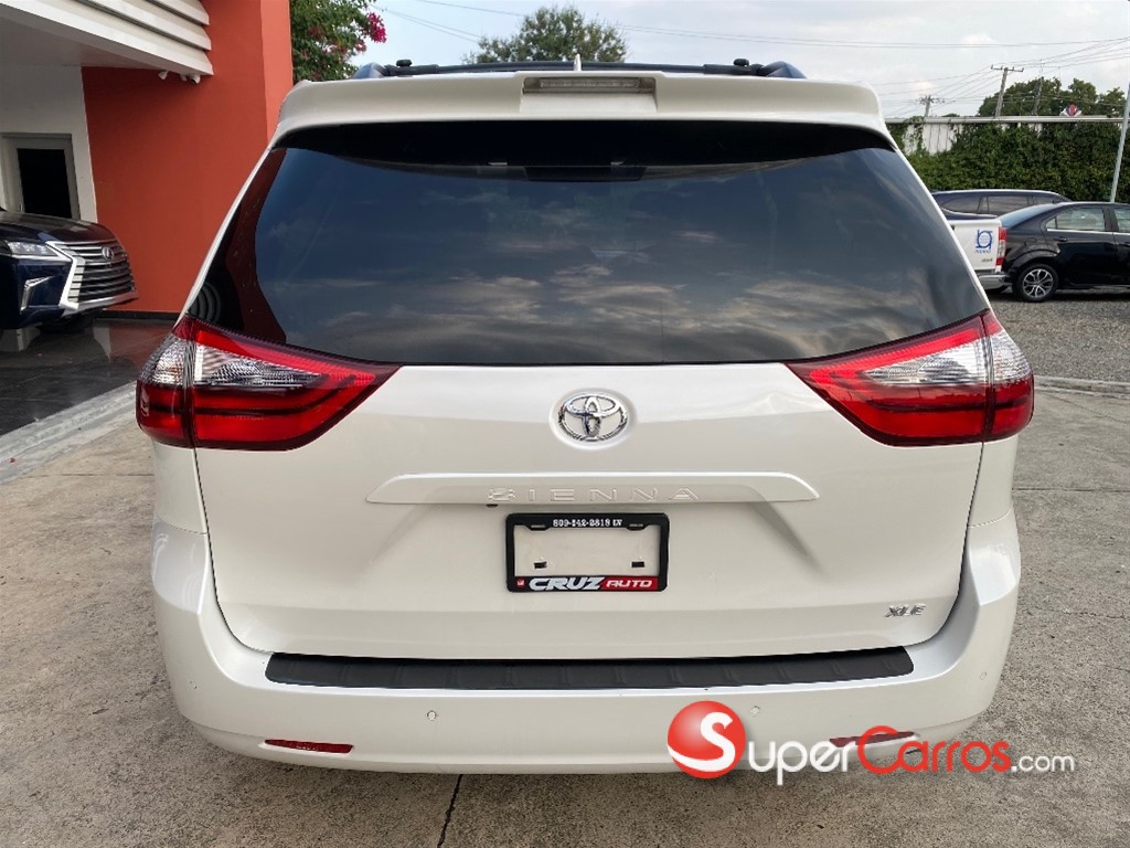 2020 Toyota Sienna XLE Premium — foto 9 / 12