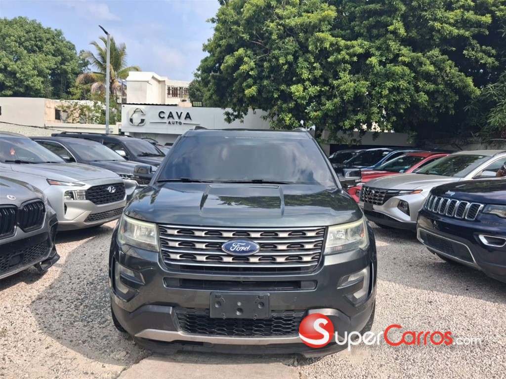 2016 Ford Explorer XLT — foto 2 / 11