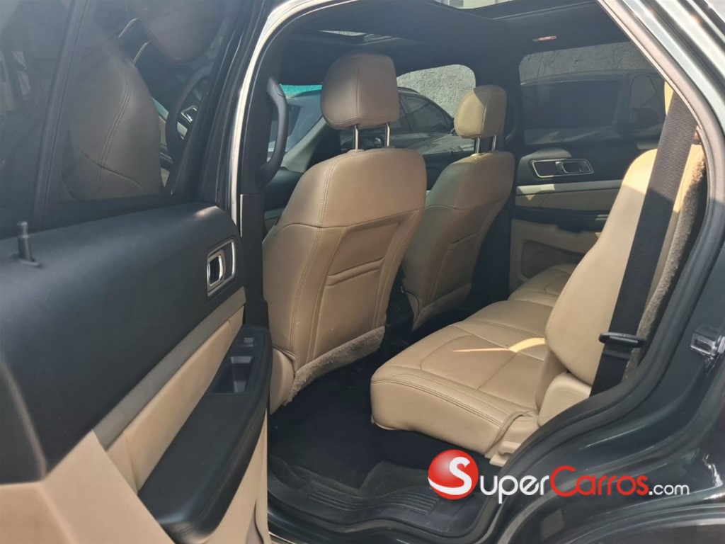 2016 Ford Explorer XLT — foto 10 / 11