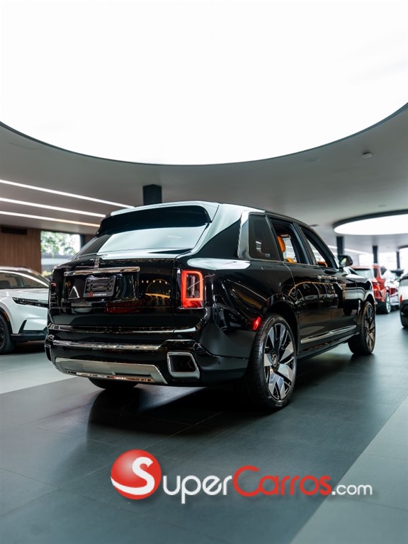 2027 Rolls Royce Cullinan — foto 4 / 12