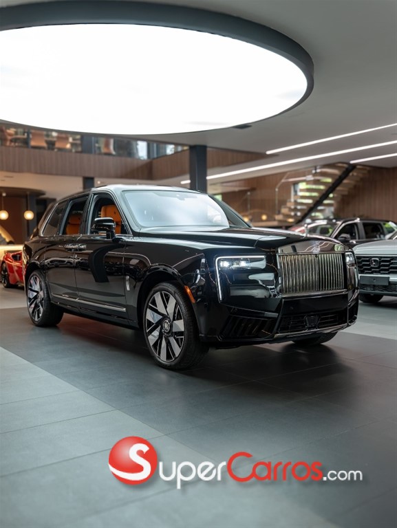2027 Rolls Royce Cullinan — foto 5 / 12