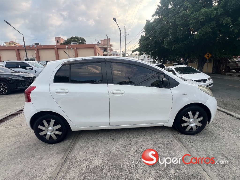2007 Toyota VITZ — foto 4 / 12