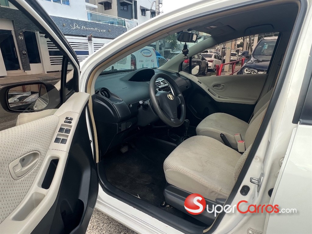 2007 Toyota VITZ — foto 8 / 12