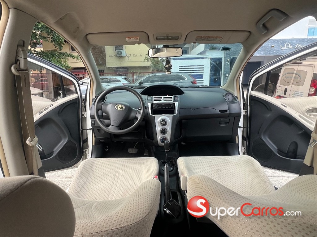 2007 Toyota VITZ — foto 10 / 12