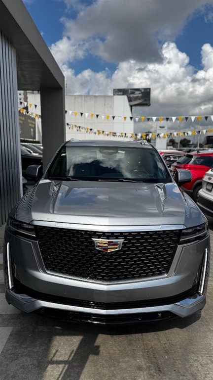 2023 Cadillac Escalade Luxury Short — foto 2 / 7