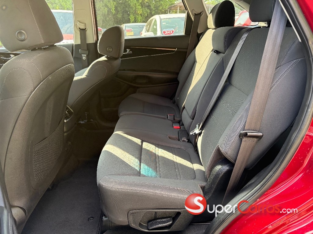 2020 Kia Sorento LX — foto 7 / 9