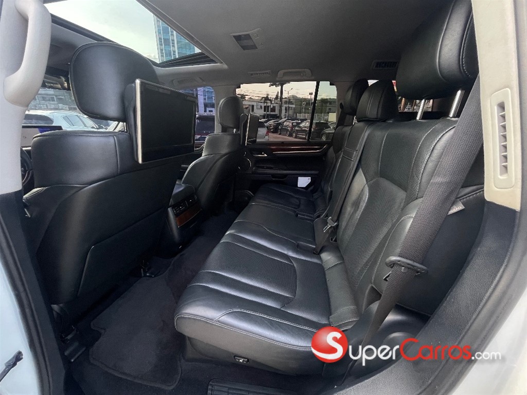 2017 Lexus LX 570 Super Sport — foto 8 / 10