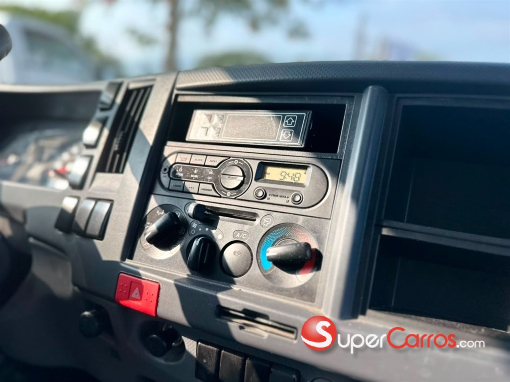 2026 Isuzu NPR — foto 9 / 10
