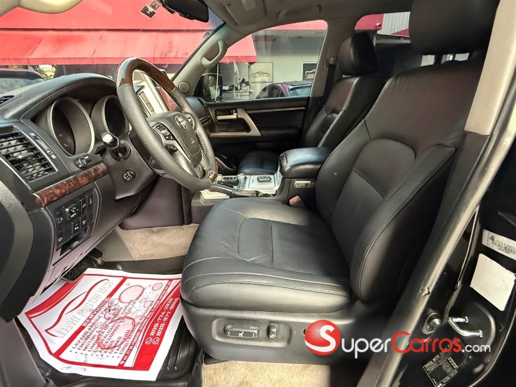 2012 Toyota Land Cruiser VXR — foto 7 / 12