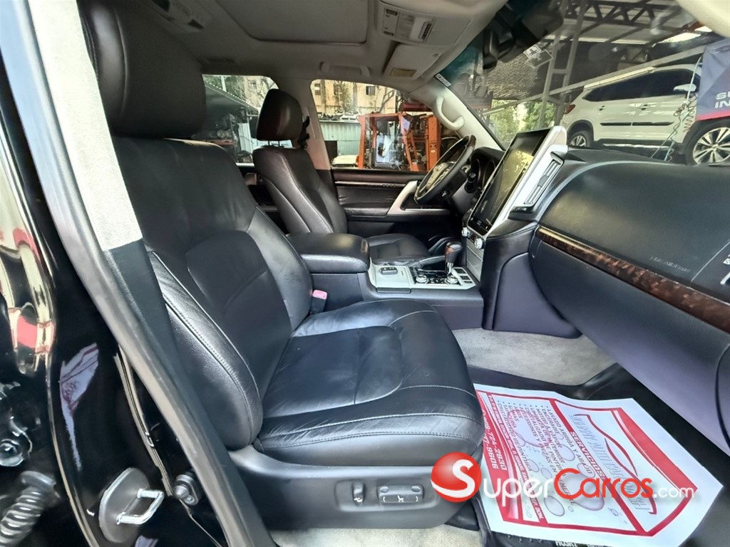 2012 Toyota Land Cruiser VXR — foto 8 / 12