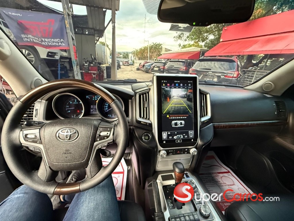 2012 Toyota Land Cruiser VXR — foto 9 / 12