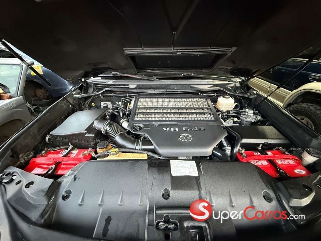 2012 Toyota Land Cruiser VXR — foto 10 / 12