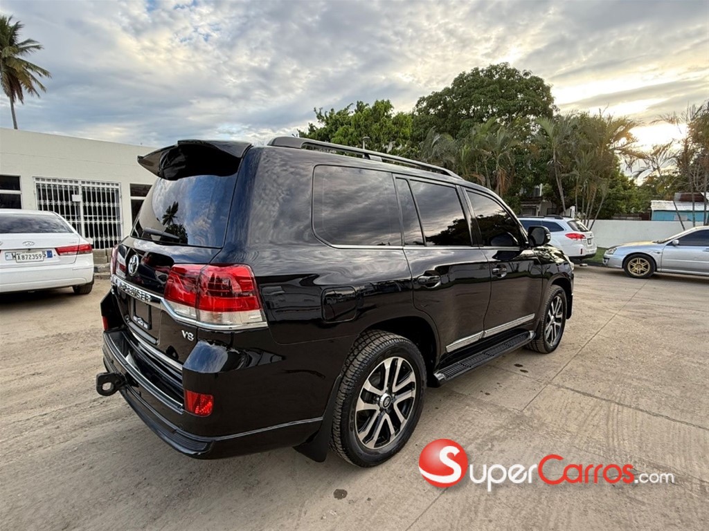2012 Toyota Land Cruiser VXR — foto 11 / 12