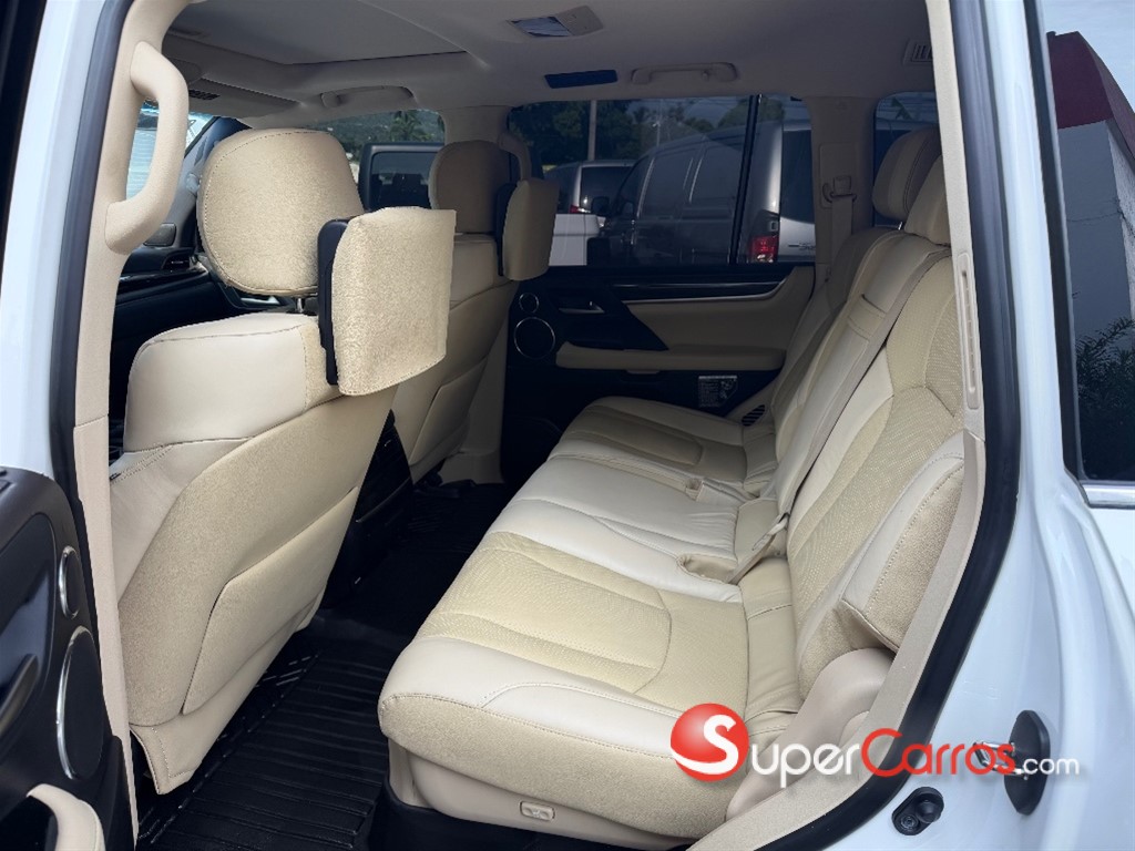 2016 Lexus LX 570 Sport — foto 7 / 10