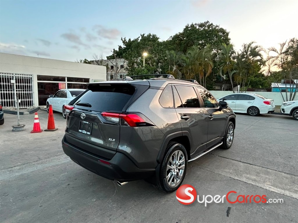 2021 Toyota RAV4 XLE — foto 2 / 11