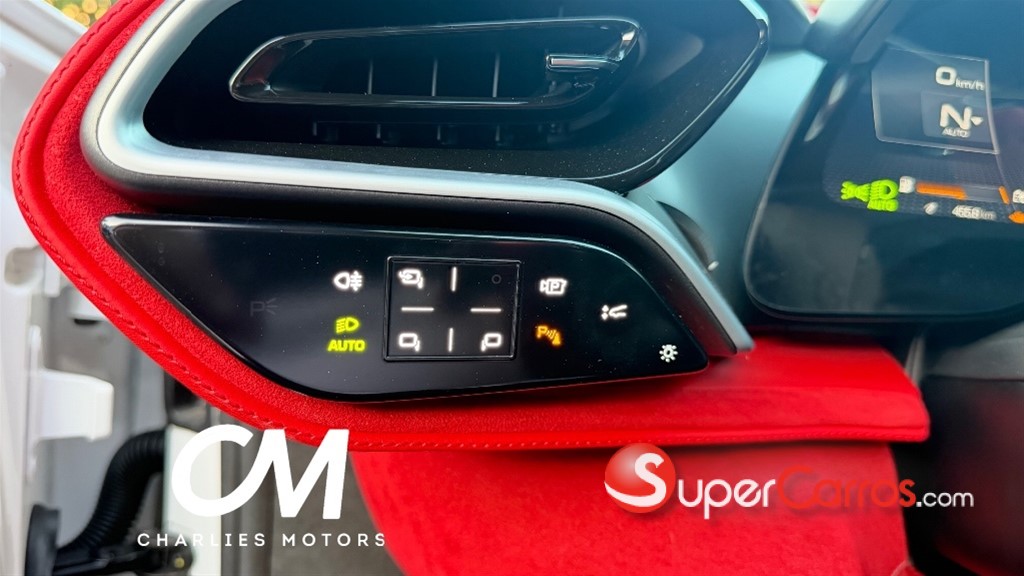 2025 Ferrari 296 GTS — foto 9 / 12