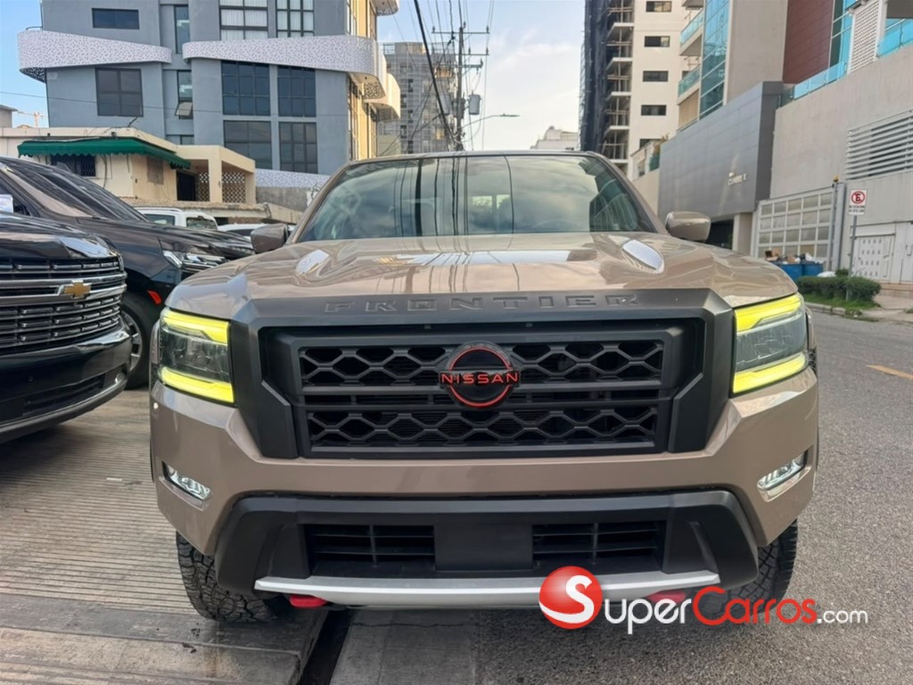 2022 Nissan Frontier Pro-4X — foto 2 / 11