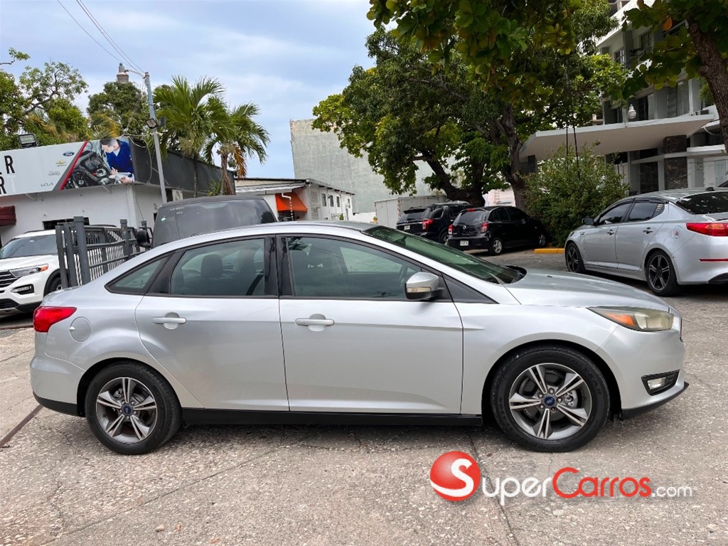 2017 Ford Focus SE — foto 3 / 9