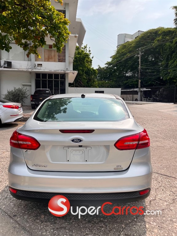 2017 Ford Focus SE — foto 6 / 9