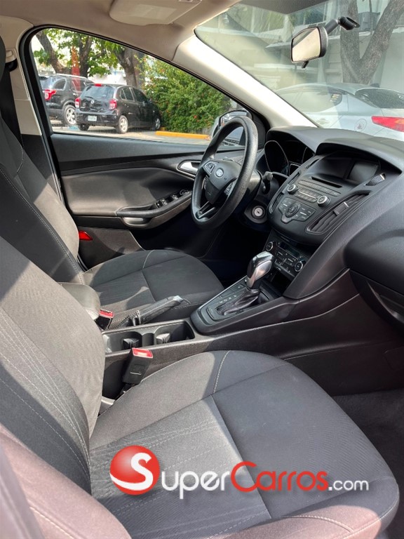 2017 Ford Focus SE — foto 8 / 9